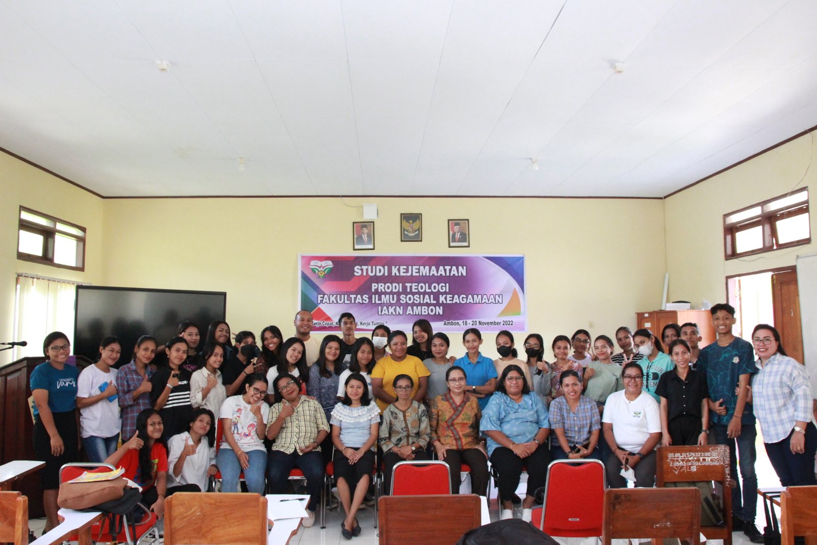 Peningkatan Kualitas Sumber Daya Mahasiswa Melalui Kegiatan Studi Kejemaatan dan Pembekalan Laboratorium Berteologi di IAKN Ambon