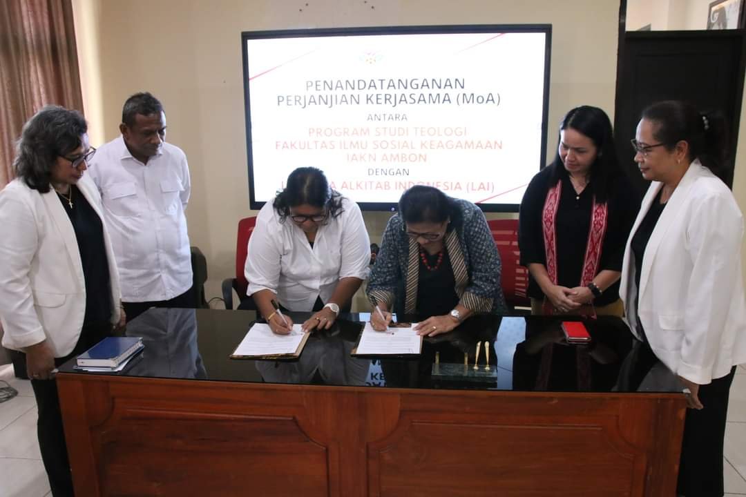 Memperkuat Kolaborasi: Prodi Teologi IAKN Ambon dan Lembaga Alkitab Indonesia Teken MoA